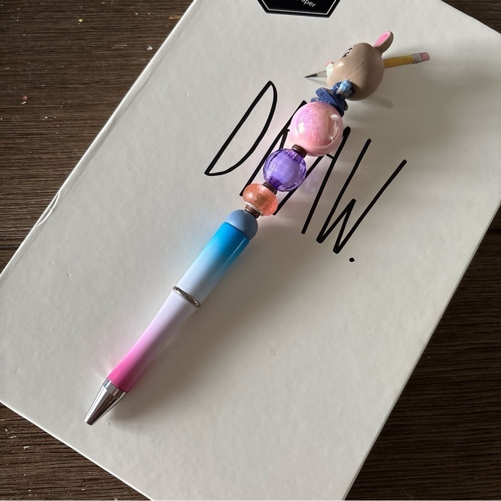 Disney Doorables: Zootopia: Judy Hopps handmade beaded pen - Picture 2 of 3